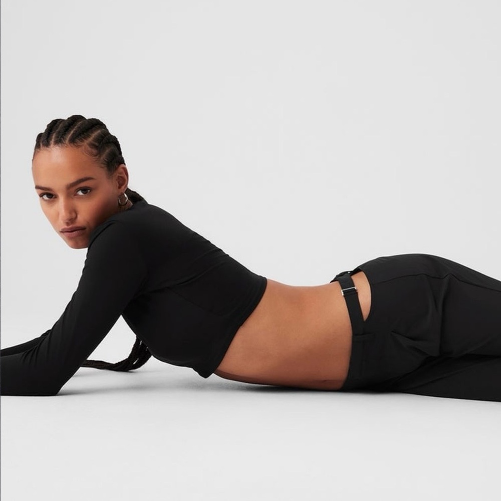 Alo mid -rise showdown trouser in black Sz S